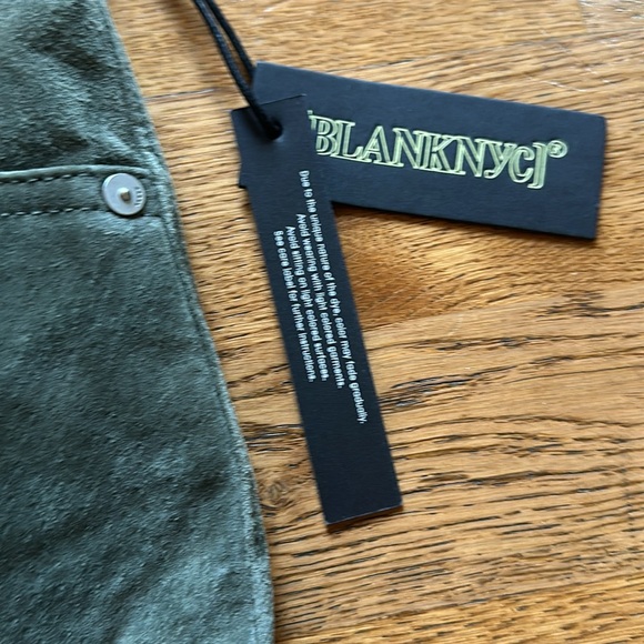 BNWT Blank NYC green (Hunter) suede maxi skirt.  Size 24. - Picture 4 of 10